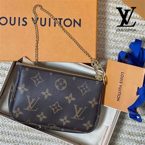 LOUIS VUITTON Mini Pochette Accessoires chain Hand bag M58009 .